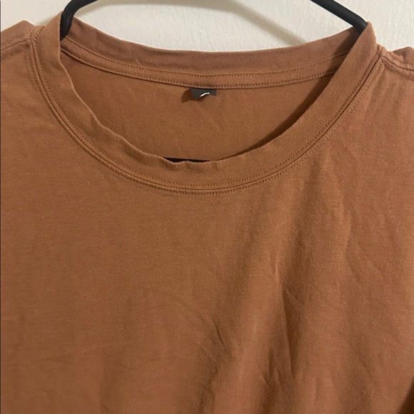 EUC Vuori Men’s Burnt Orange Tshirt - Picture 3 of 3